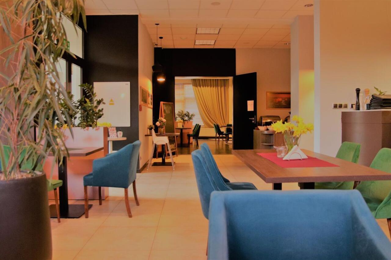 Hotel Eclipse Domasław Exteriör bild