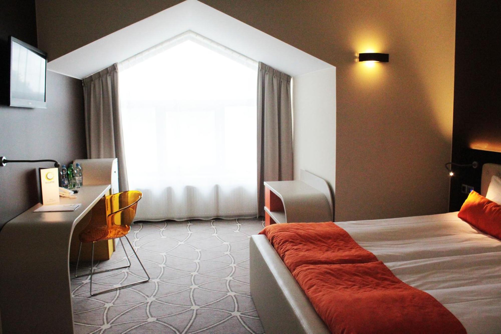 Hotel Eclipse Domasław Exteriör bild